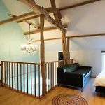 Fijn, Recent Volledig Gerenoveerd In Appartamento