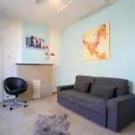 Fijn, Recent Volledig Gerenoveerd In Appartamento *