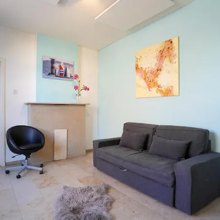 Fijn, Recent Volledig Gerenoveerd In Appartamento *