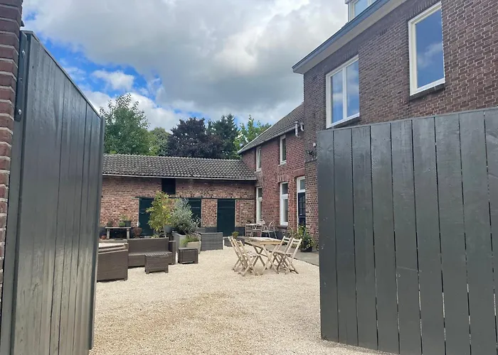 Fijn, Recent Volledig Gerenoveerd In Маастрихт