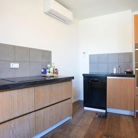 Fijn, Recent Volledig Gerenoveerd In Appartement *